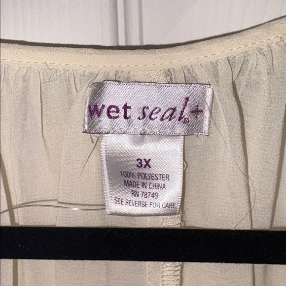 Wet Seal Sheer Floral Top - Picture 3 of 4